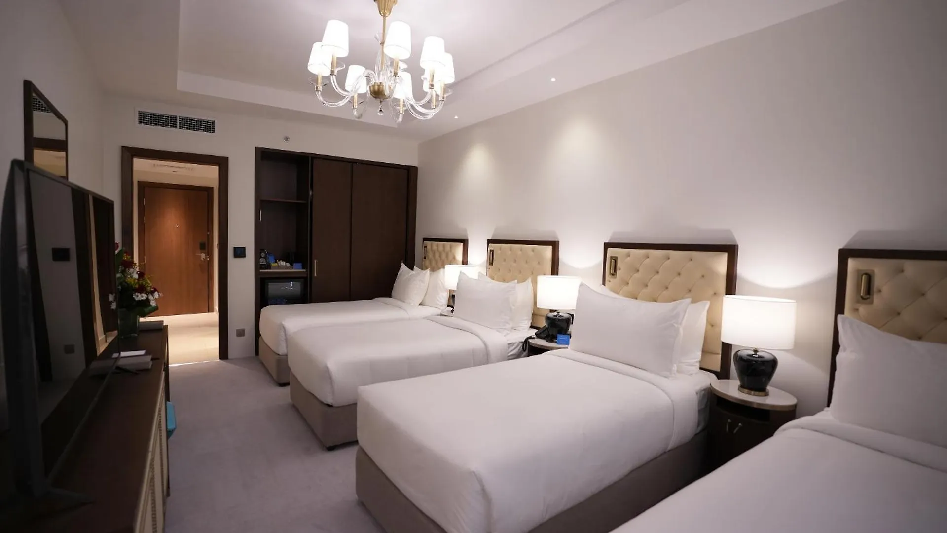 Peninsula Worth Hotel Medina